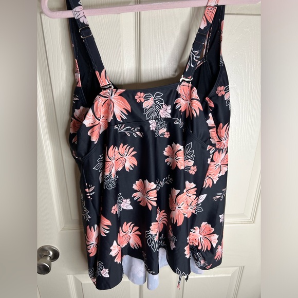 NWT Swim Top with Padding size 22W - Picture 4 of 4